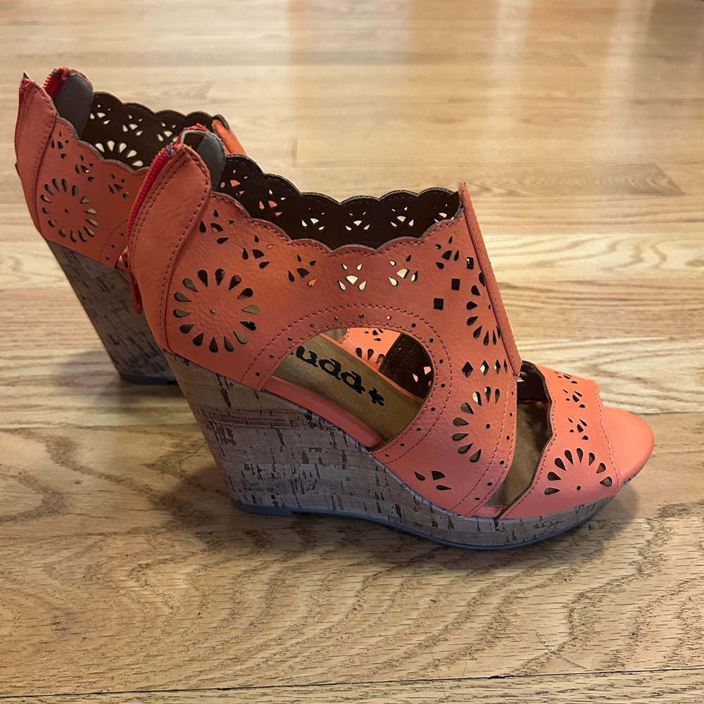 Coral Cutout Wedge Sandals Mudd brand New in box sz 8